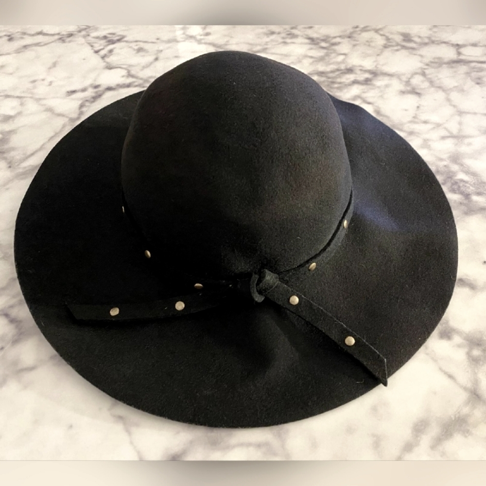 D&Y, black wool, floppy hat with tie.